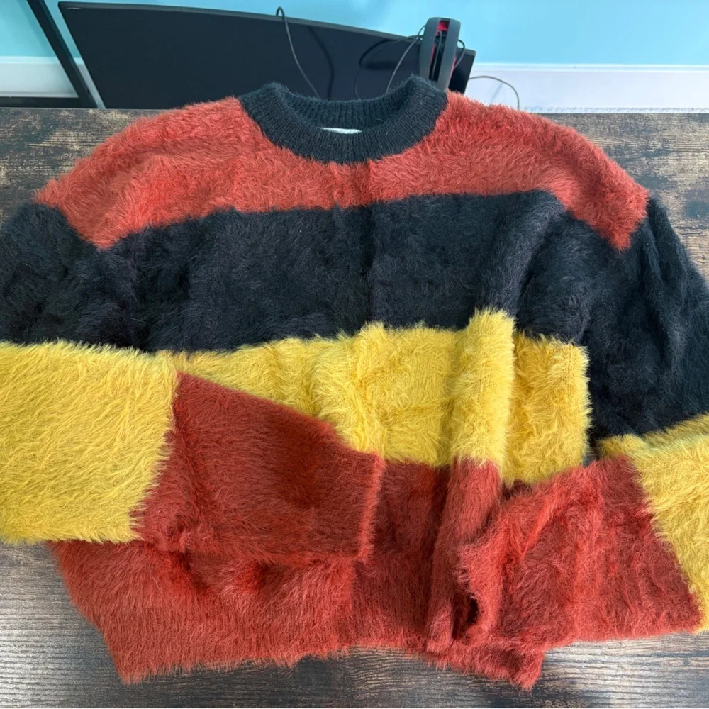 Sweater - Picture 2 of 3